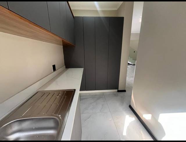 5 BEDROOM HOUSE FOR SALE IN SIX FOUNTAINS RESIDENTIAL ESTATE